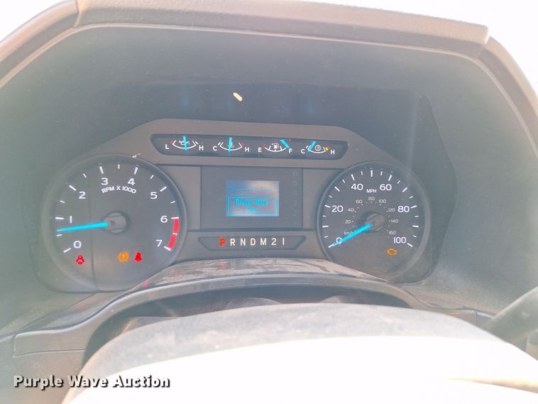 image for item EQ2214 2018 Ford F350 Super Duty utility bed pickup truck