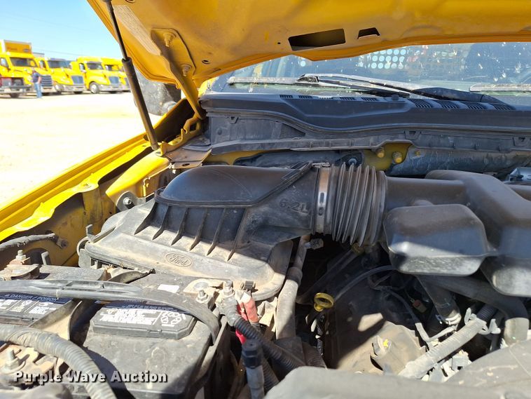 image for item EQ2214 2018 Ford F350 Super Duty utility bed pickup truck