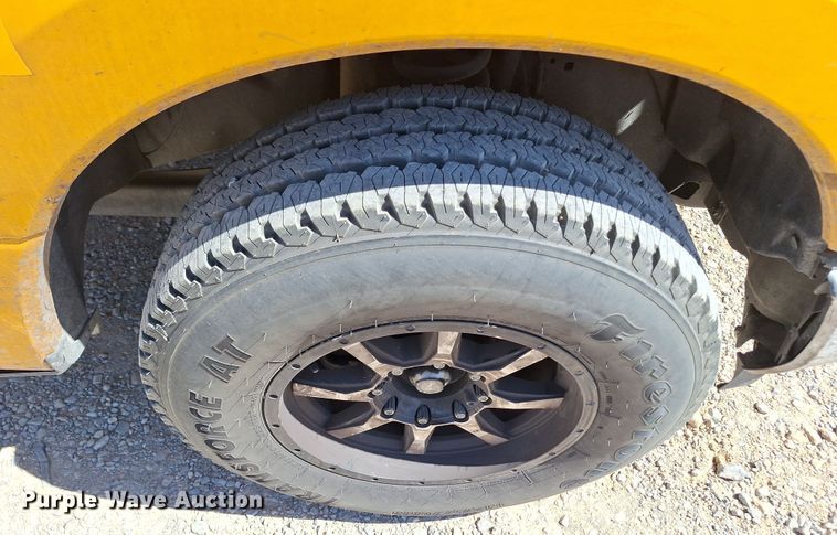 image for item EQ2214 2018 Ford F350 Super Duty utility bed pickup truck