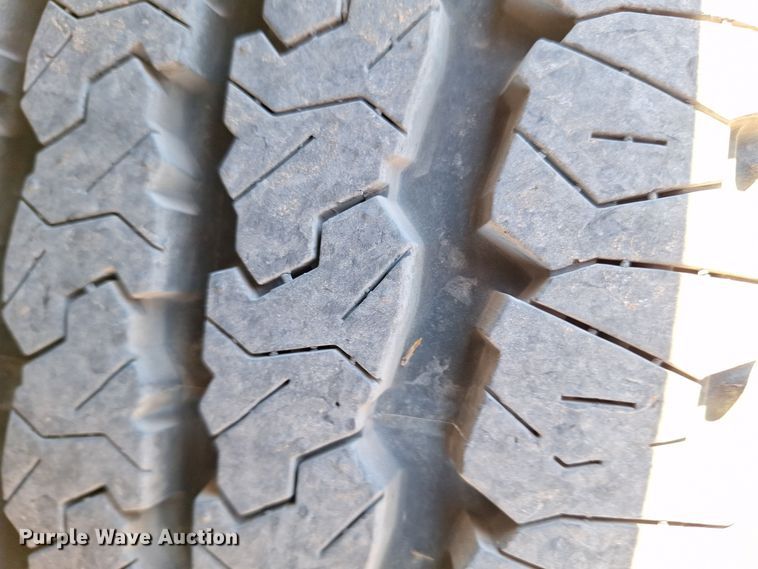 image for item EQ2214 2018 Ford F350 Super Duty utility bed pickup truck