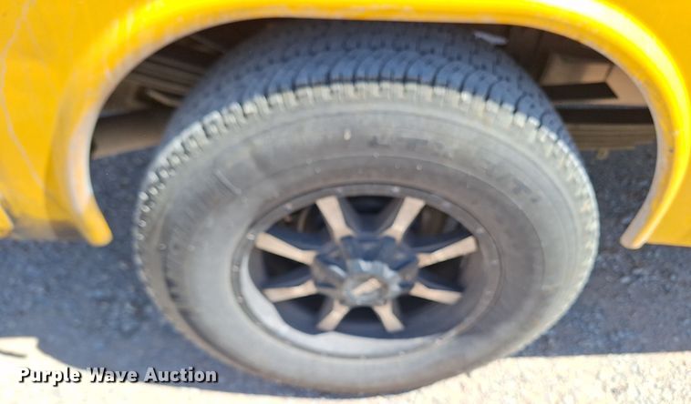 image for item EQ2214 2018 Ford F350 Super Duty utility bed pickup truck