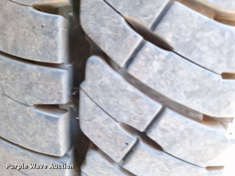 image for item EQ2214 2018 Ford F350 Super Duty utility bed pickup truck