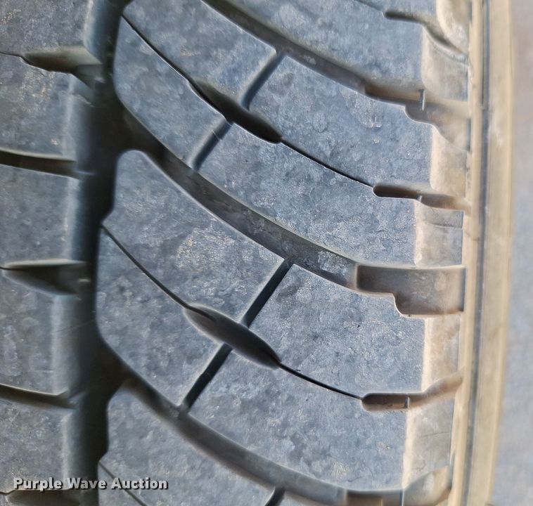 image for item EQ2214 2018 Ford F350 Super Duty utility bed pickup truck