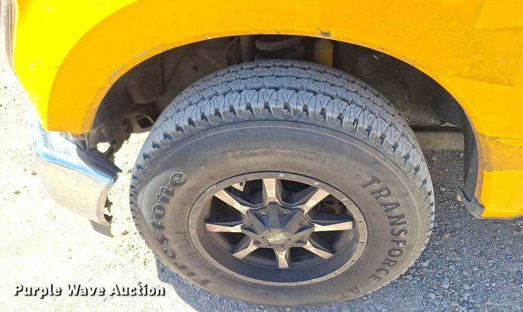 image for item EQ2214 2018 Ford F350 Super Duty utility bed pickup truck