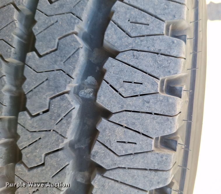 image for item EQ2214 2018 Ford F350 Super Duty utility bed pickup truck