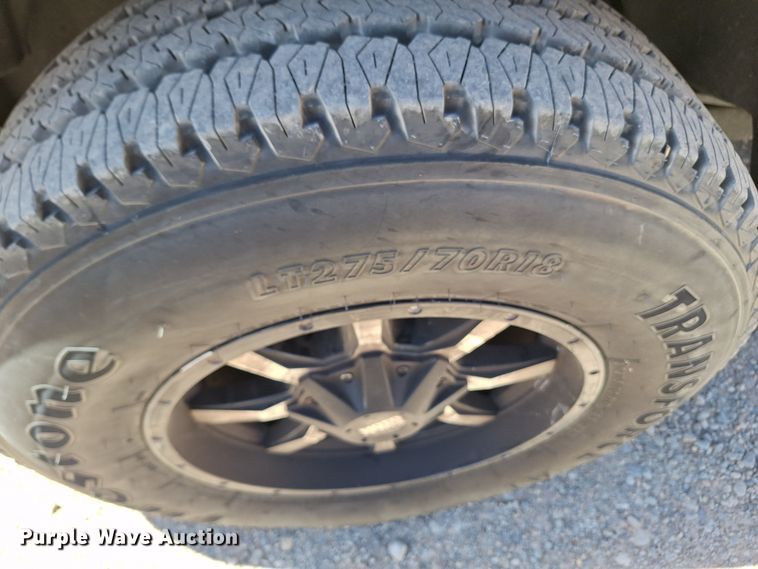 image for item EQ2214 2018 Ford F350 Super Duty utility bed pickup truck