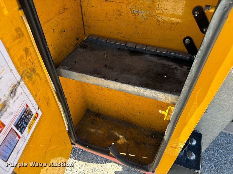 image for item EQ2217 2015 Ford F350 Super Duty utility bed pickup truck