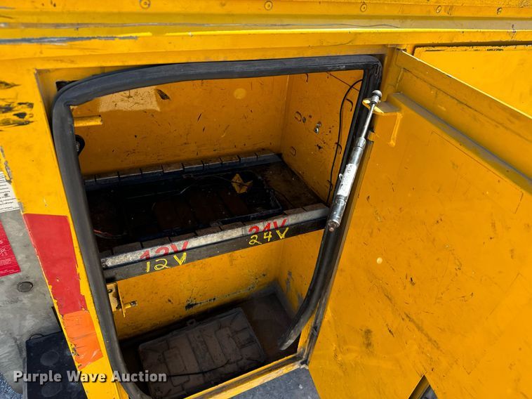 image for item EQ2217 2015 Ford F350 Super Duty utility bed pickup truck