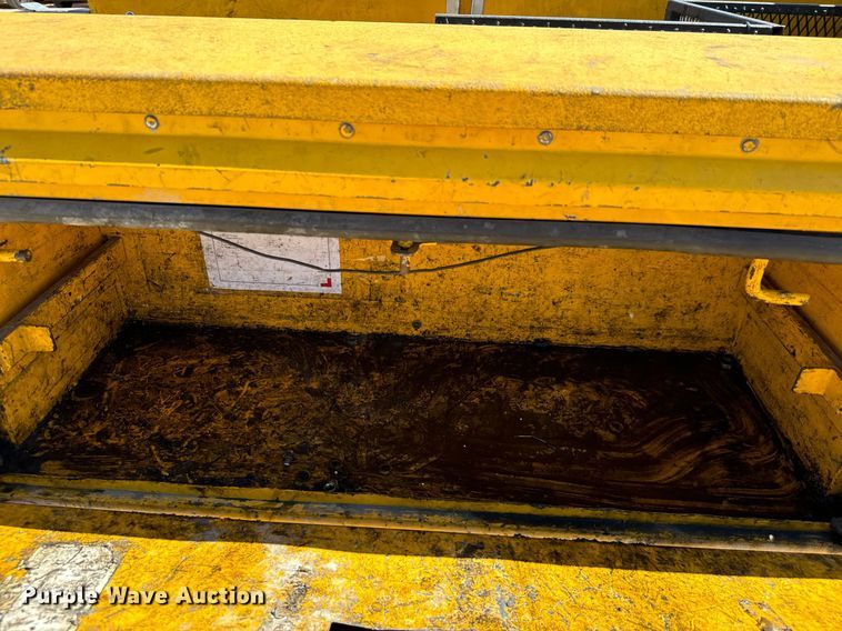 image for item EQ2217 2015 Ford F350 Super Duty utility bed pickup truck