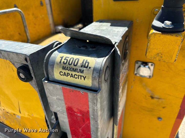 image for item EQ2217 2015 Ford F350 Super Duty utility bed pickup truck