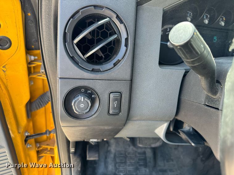 image for item EQ2217 2015 Ford F350 Super Duty utility bed pickup truck