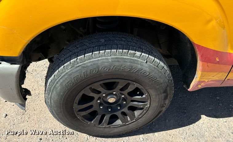 image for item EQ2217 2015 Ford F350 Super Duty utility bed pickup truck