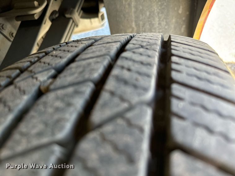 image for item EQ2217 2015 Ford F350 Super Duty utility bed pickup truck