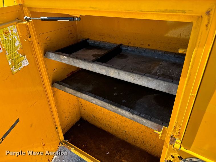 image for item EQ2219 2015 Ford F350 Super Duty utility bed pickup truck