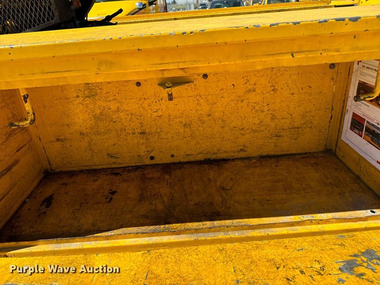 image for item EQ2219 2015 Ford F350 Super Duty utility bed pickup truck