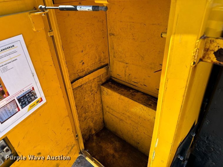 image for item EQ2219 2015 Ford F350 Super Duty utility bed pickup truck