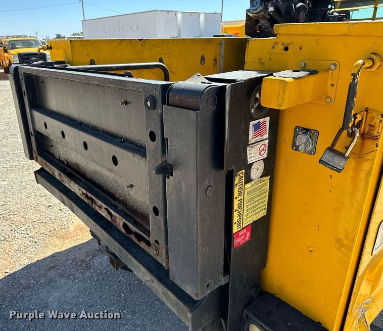 image for item EQ2219 2015 Ford F350 Super Duty utility bed pickup truck