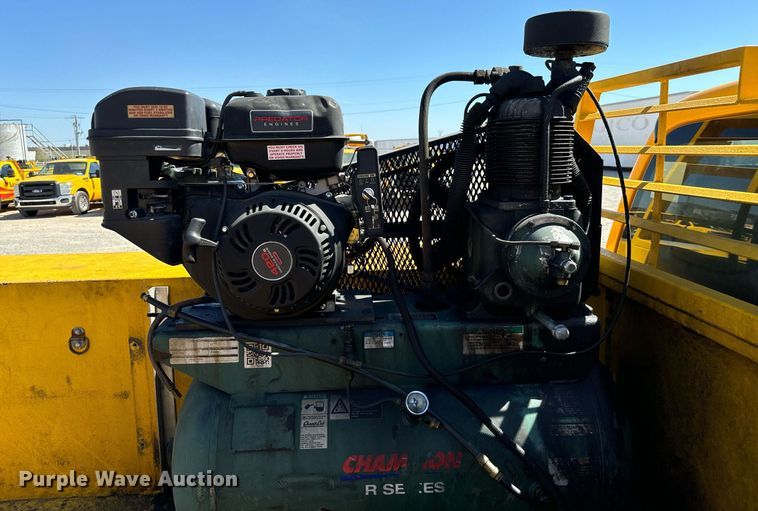 image for item EQ2219 2015 Ford F350 Super Duty utility bed pickup truck