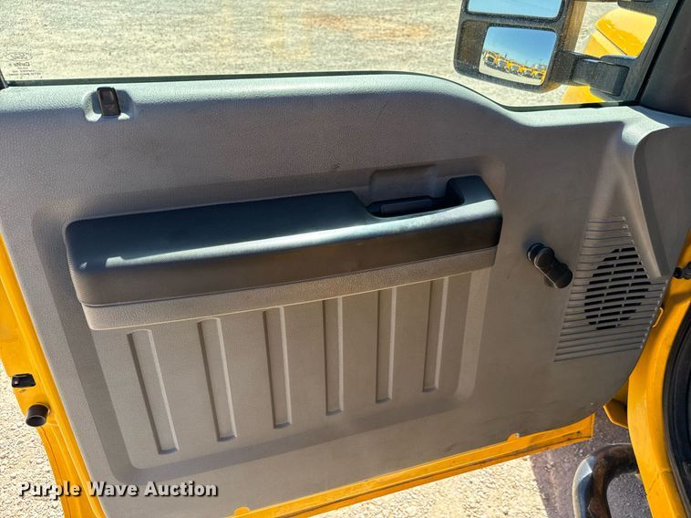 image for item EQ2219 2015 Ford F350 Super Duty utility bed pickup truck