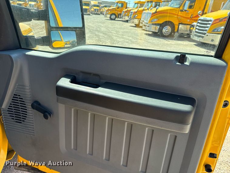 image for item EQ2219 2015 Ford F350 Super Duty utility bed pickup truck