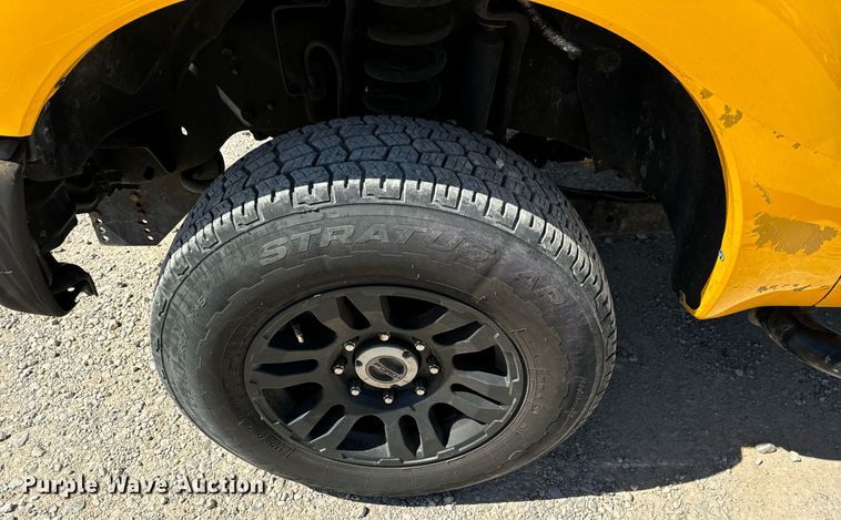 image for item EQ2219 2015 Ford F350 Super Duty utility bed pickup truck