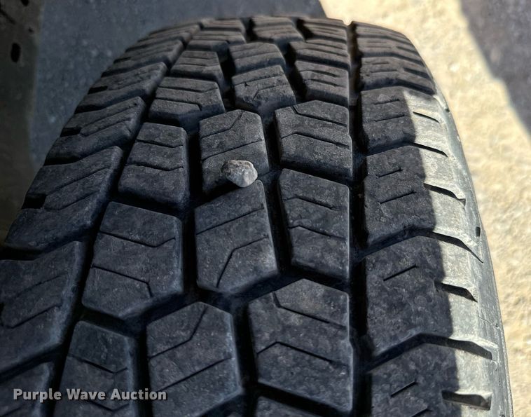 image for item EQ2219 2015 Ford F350 Super Duty utility bed pickup truck