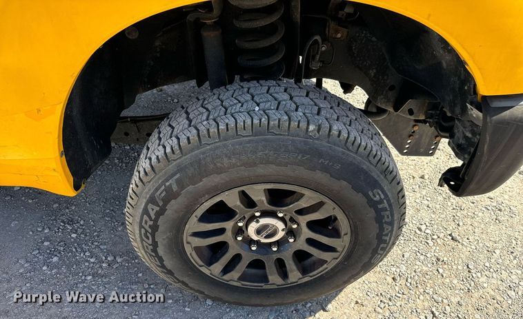 image for item EQ2219 2015 Ford F350 Super Duty utility bed pickup truck