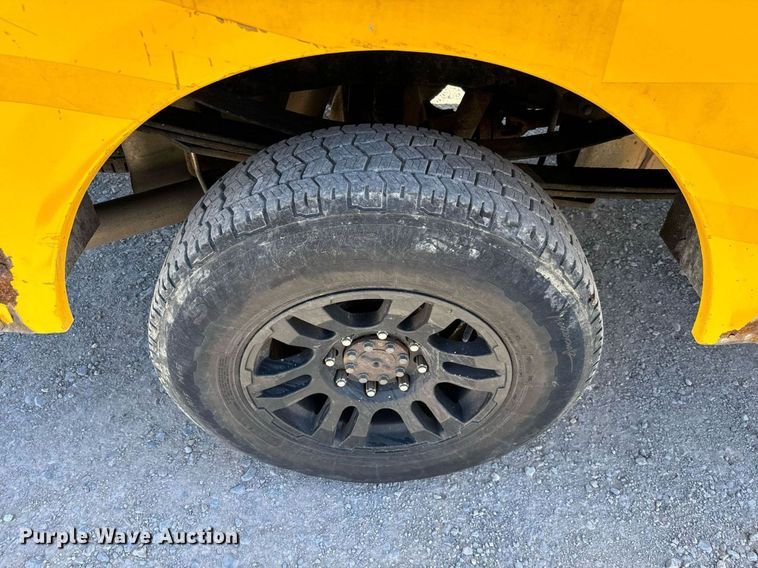 image for item EQ2219 2015 Ford F350 Super Duty utility bed pickup truck