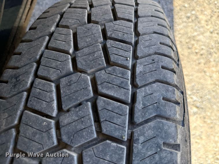 image for item EQ2219 2015 Ford F350 Super Duty utility bed pickup truck