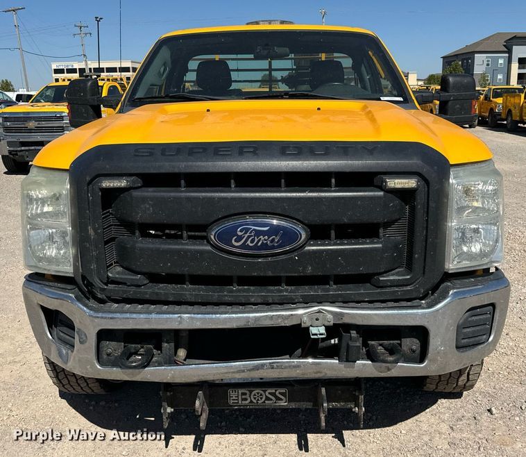 image for item EQ2221 2015 Ford F350 Super Duty utility bed pickup truck