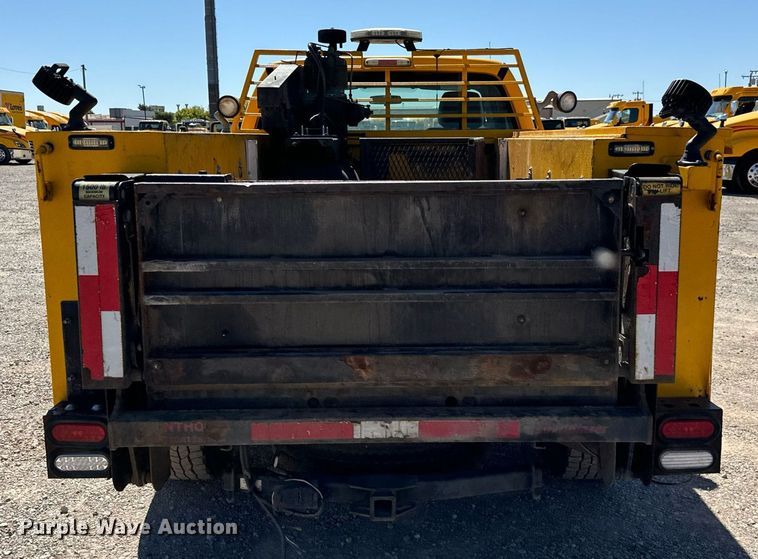 image for item EQ2221 2015 Ford F350 Super Duty utility bed pickup truck