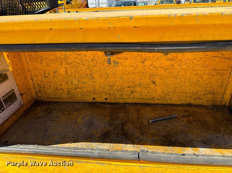 image for item EQ2221 2015 Ford F350 Super Duty utility bed pickup truck