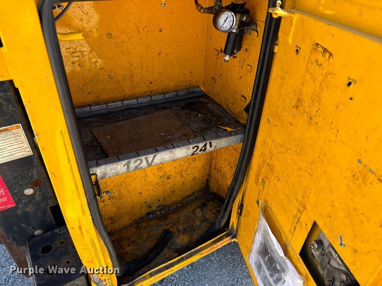 image for item EQ2221 2015 Ford F350 Super Duty utility bed pickup truck