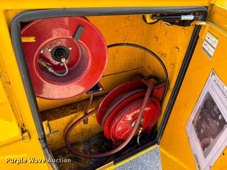 image for item EQ2221 2015 Ford F350 Super Duty utility bed pickup truck