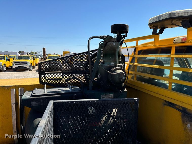 image for item EQ2221 2015 Ford F350 Super Duty utility bed pickup truck