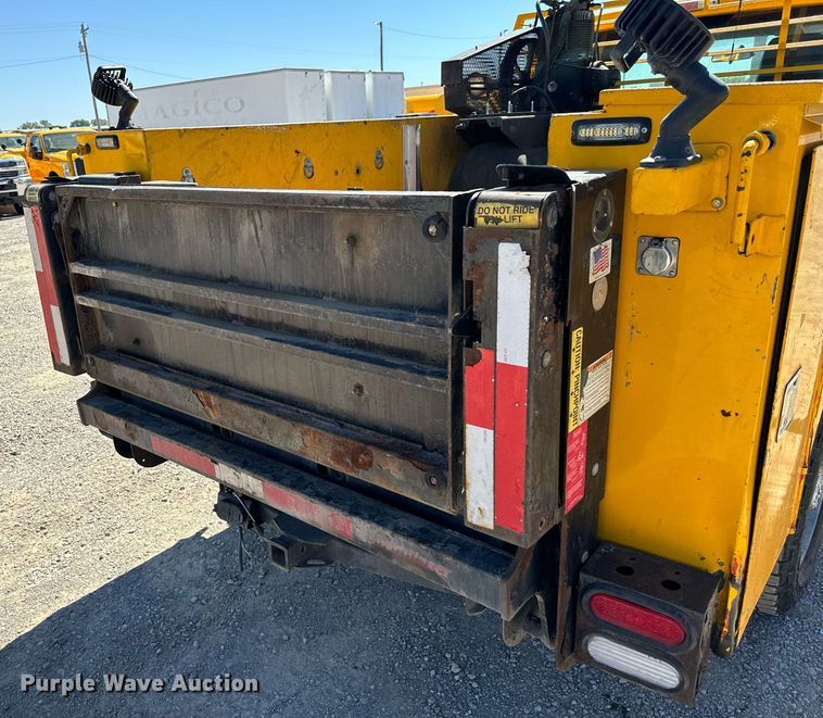 image for item EQ2221 2015 Ford F350 Super Duty utility bed pickup truck