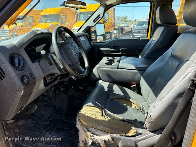 image for item EQ2221 2015 Ford F350 Super Duty utility bed pickup truck