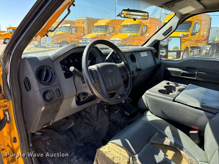 image for item EQ2221 2015 Ford F350 Super Duty utility bed pickup truck