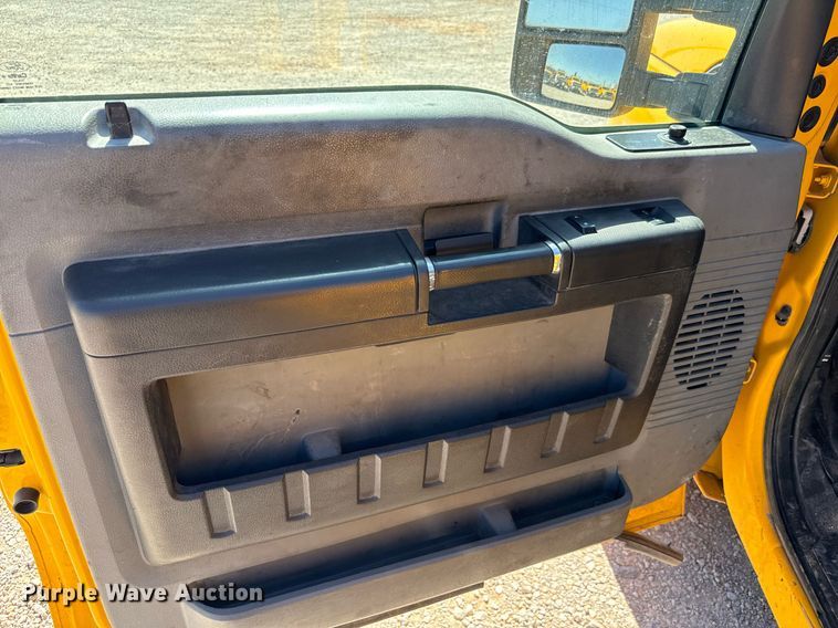 image for item EQ2221 2015 Ford F350 Super Duty utility bed pickup truck