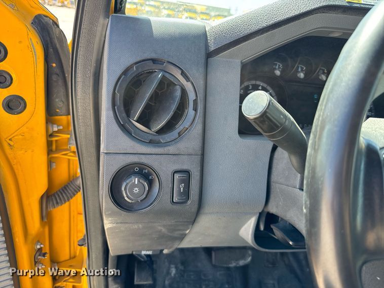 image for item EQ2221 2015 Ford F350 Super Duty utility bed pickup truck