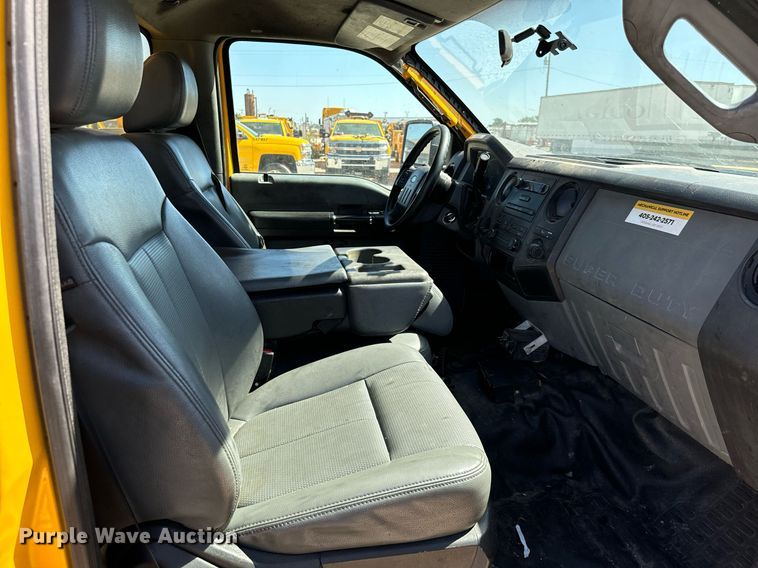 image for item EQ2221 2015 Ford F350 Super Duty utility bed pickup truck