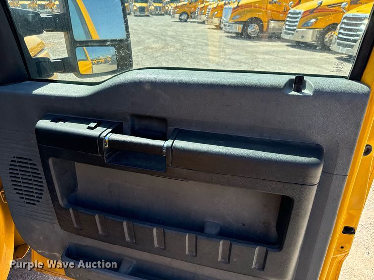 image for item EQ2221 2015 Ford F350 Super Duty utility bed pickup truck