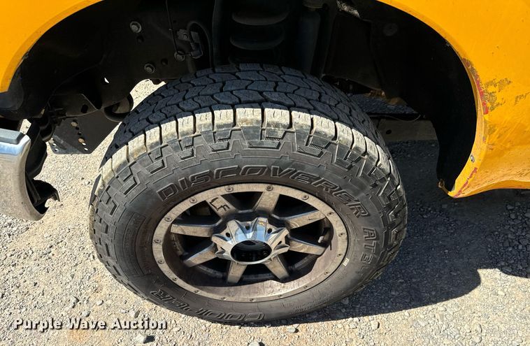 image for item EQ2221 2015 Ford F350 Super Duty utility bed pickup truck