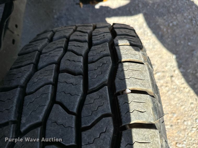 image for item EQ2221 2015 Ford F350 Super Duty utility bed pickup truck