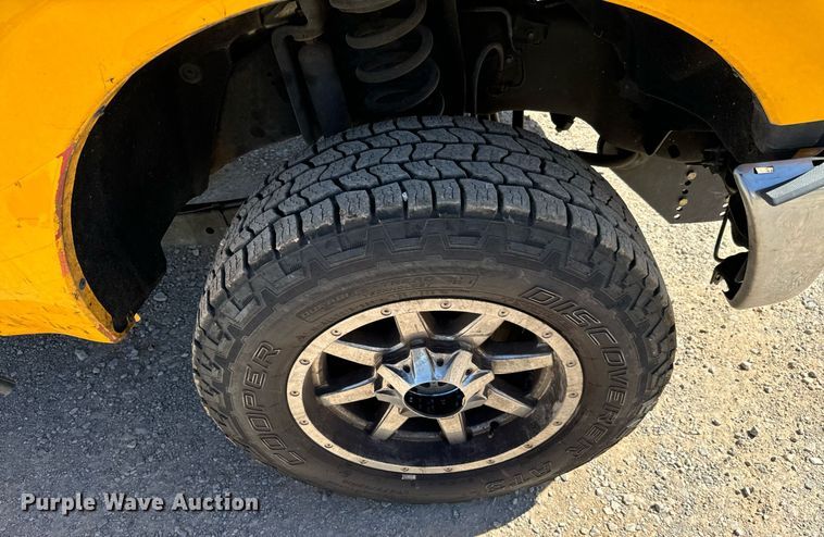 image for item EQ2221 2015 Ford F350 Super Duty utility bed pickup truck