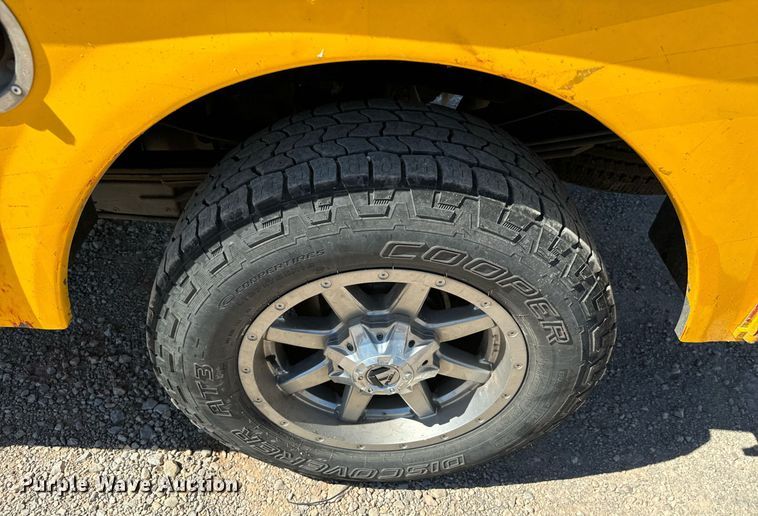 image for item EQ2221 2015 Ford F350 Super Duty utility bed pickup truck