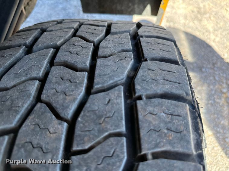 image for item EQ2221 2015 Ford F350 Super Duty utility bed pickup truck