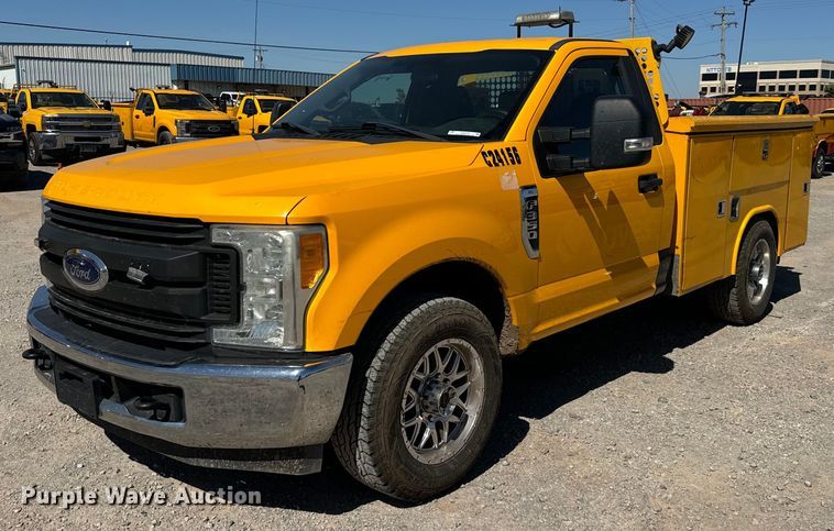 image for item EQ2222 2017 Ford F350 Super Duty utility bed pickup truck