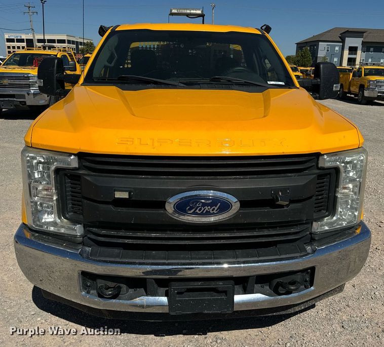 image for item EQ2222 2017 Ford F350 Super Duty utility bed pickup truck