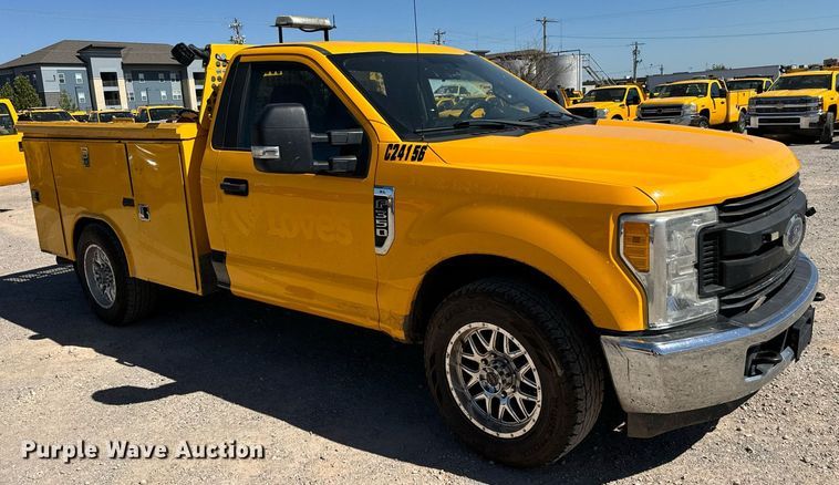 image for item EQ2222 2017 Ford F350 Super Duty utility bed pickup truck